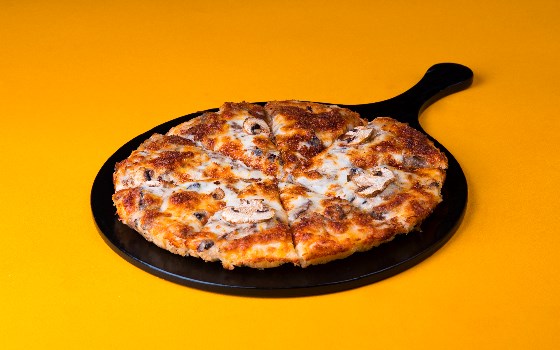 پیتزا قارچ و پنیر کامل